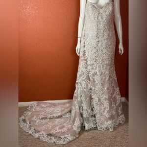 ESSENSE of Australia Exquisite Lace Bridal Gown